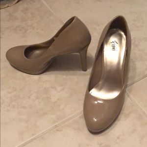 Nude Pumps